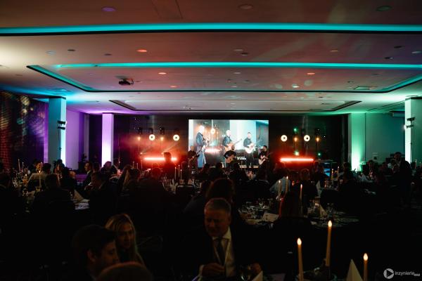 Zdjęcie IV Kongres Geoinżynieria i Budownictwo Podziemne. Gala rozdania Nagród TYTAN 2025. Występ zespołu Guitar Brothers. fot. Quality Studio dla www.inzynieria.com