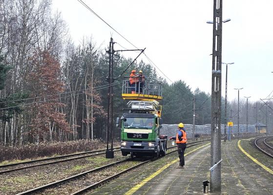 Zdjęcie Demontaż sieci trakcyjnej w stacji Sobów.  Fot. Paweł Babiarz/PKP PLK