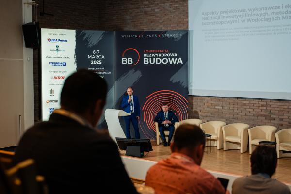 Zdjęcie II Konferencja Bezwykopowa Budowa. Od lewej: Marek Zapart oraz Grzegorz Styś (Wodociągi Miasta Krakowa). fot. Quality Studio dla www.inzynieria.com