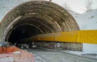Odcinek II. Portal północny tunelu, km 721+800. Luty 2018. Fot. GDDKiA / S7 Lubień-Rabka (www)