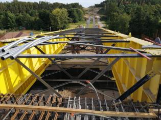 Budowa mostu przez rzekę Wel. Fot. GDDKiA Olsztyn