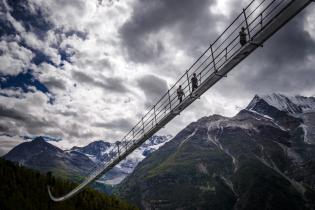 Najdłuższy pieszy most wiszący na świecie. Fot. europaweg.ch