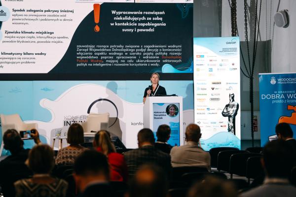 Zdjęcie IV Kongres Gospodarowania Wodami i Ochrony Przeciwpowodziowej. Aleksandra Sieradzka-Stasiak, Kierownik Zespołu energii i wody, Instytut Rozwoju Terytorialnego. fot. Quality Studio dla www.inzynieria.com