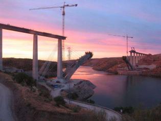 Przeprawa nad rzeką Almonte. Źródło: Arenas&Asociados, Bridge Designers