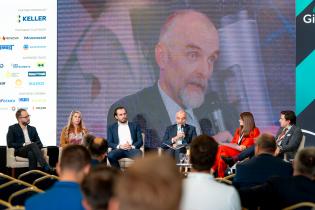 Debata. Od lewej: Marcin Orecki, Luiza Modzelewska, Artur Jastrzębski, Jan Gandziarowski, Aleksandra Kuzawińska, Maciej Durbas. fot. Quality Studio dla www.inzynieria.com