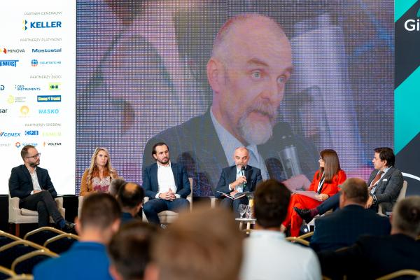 Zdjęcie Debata. Od lewej: Marcin Orecki, Luiza Modzelewska, Artur Jastrzębski, Jan Gandziarowski, Aleksandra Kuzawińska, Maciej Durbas. fot. Quality Studio dla www.inzynieria.com