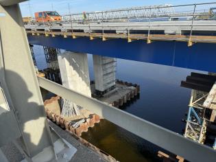 Postępy budowy mostu w Wolinie. Prace w marcu. Fot. GDDKiA