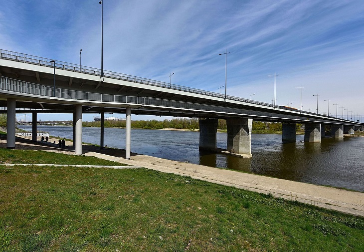Most Łazienkowski w Warszawie. Fot. Adrian Grycuk / Wikipedia Commons