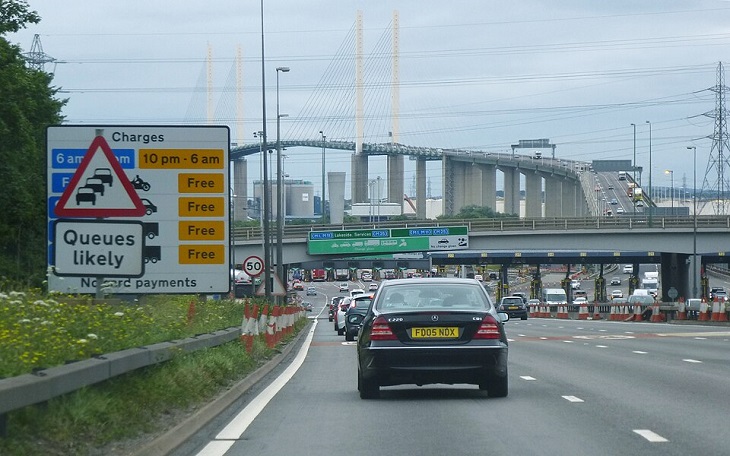 Obecna przeprawa Dartford, którą zastąpi projekt Lower Thames Project i planowany tunel. Fot. Kreuzschnabel, CC BY-SA 3.0.