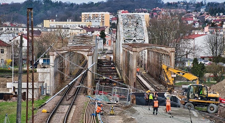 Budowa mostu kolejowego w Przemyślu. Fot. facebook.com/miasto.przemysl
