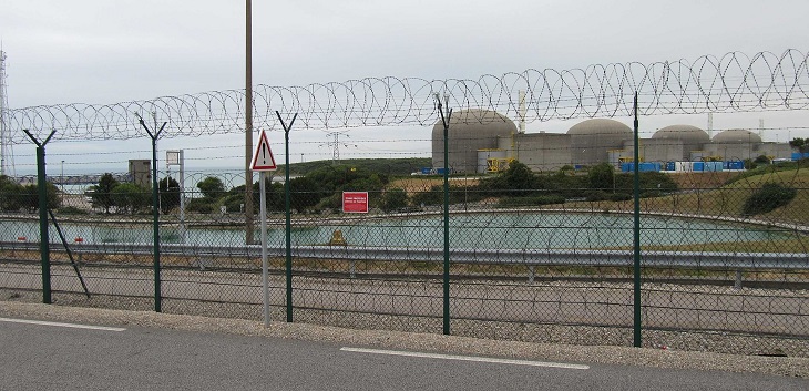 Elektrownia atomowa Paluel. Fot. Bodoklecksel/Wikimedia Commons