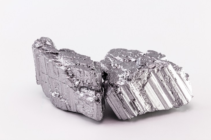 Neodym będący częscią grupy metali ziem rzadkich. Fot. Adobe Stock