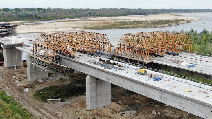Wózki przejezdne ULMA na budowie mostu MG-04 w ciągu Południowej Obwodnicy Warszawy. Fot. ULMA Construccion Polska S.A.