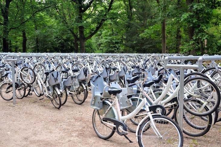 Parking rowerowy w parku narodowym Hoge Veluwe - jednym z ulubionych miejsc wypoczynkowych. Fot. Agata Sumara/inzynieria.com