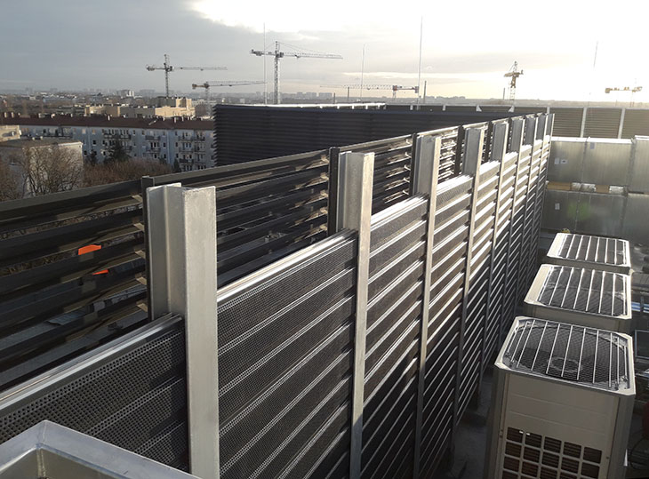 Panele aluminiowe jednostronnie pochłaniające w Centrum Giant Office w Poznaniu