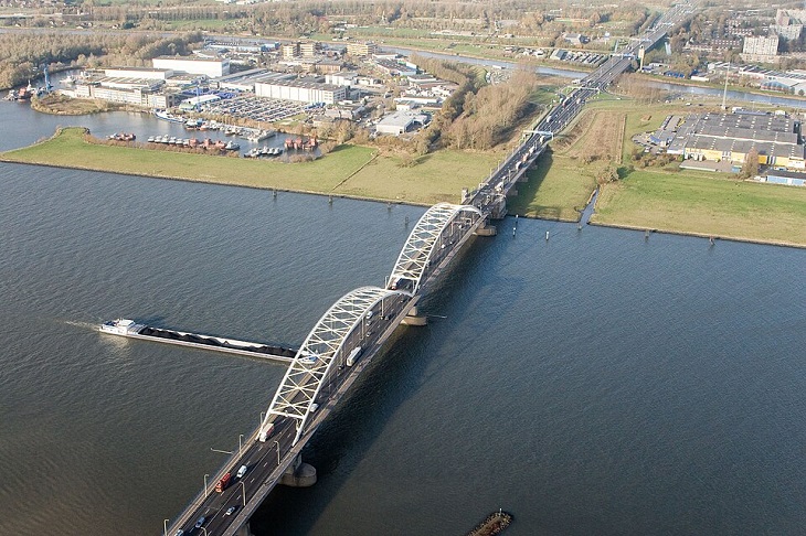 Istniejąca przeprawa Merwedebrug. Fot. S.J. de Waard/Wiki Commons
