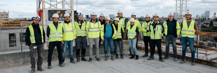 Od lewej: Maciej Szafarzński, Bartosz Pruś, Marcin Klonowski, Stanisław Zaręba, Przemysław Pokora,  Krzysztof Osiecki, Katarzyna Oleksiewicz, Kinga Szadkowska, Radosław Pach, Agnieszka Cholewicka,  Szymon Woźniak, Łukasz Zychowicz, Krzysztof Smołkowicz, Piotr Reda, Kamil Włodarczyk. Fot. Balzola Polska