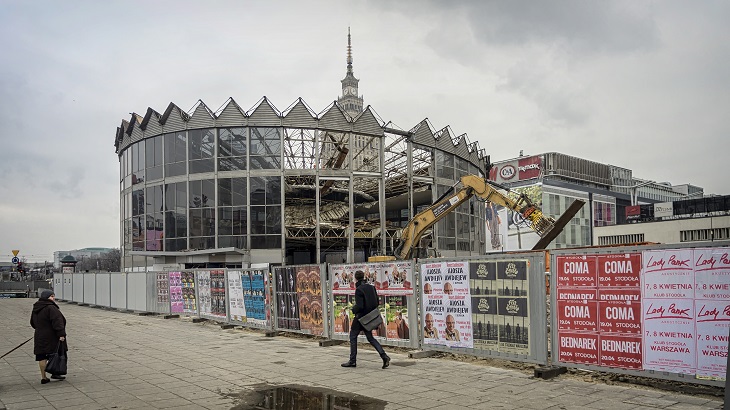 Rozbiórka budynku (marzec 2017). Fot. Radek Kołakowski / Wikipedia Commons