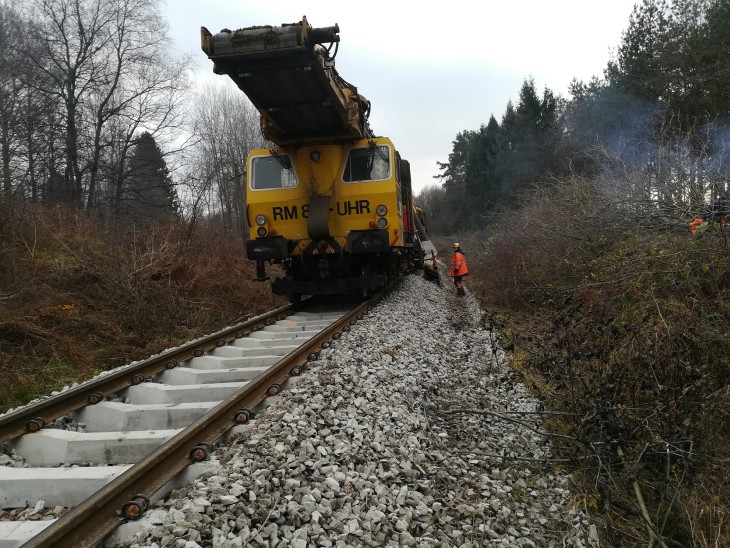 Szlak Orneta–Pieniężno, praca oczyszczarki. Fot. Jan Ryczaj/PKP PLK