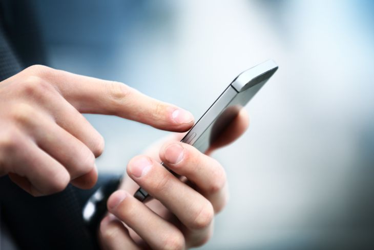Ile SMS dziennie wysyłamy? Fot. TATSIANAMA/Shutterstock