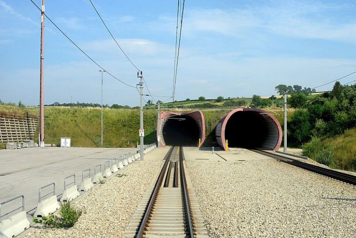 Portal tunelu Wienerwald od strony Tullnerfeld. Fot. Linie29