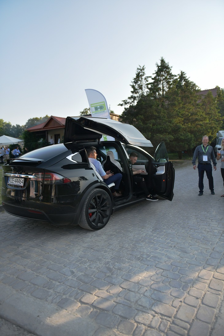 Tesla X na Konferencji znalazła się dzięki sponsorowi atrakcji, firmie Herrenknecht AG. Fot. Quality Studio