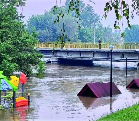 Rusza remont Mostu Żagannego. Wezbrana woda podmyła podpory