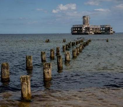 Gdynia: łatwiejszy dostęp na plażę z widokiem na torpedownię. Fot. UM Gdynia