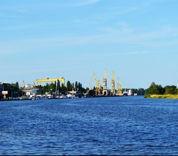 Pogłębią tor wodny Szczecin-Świnoujście i zbudują dwie wyspy. Fot. Peter Brewer/Shutterstock
