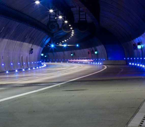 W najbliższych latach w Polsce powstanie blisko 20 tuneli drogowych . Fot. Here / Shutterstock