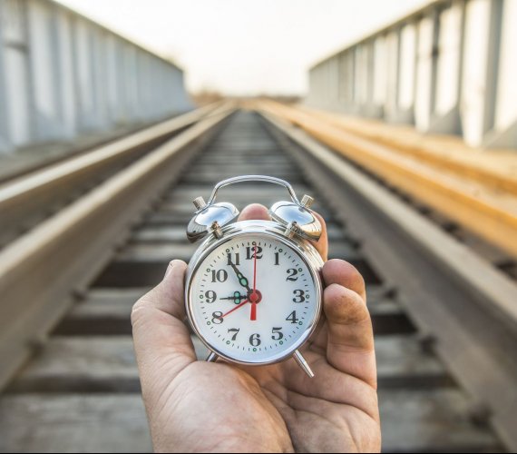 Pociągi przestaną się spóźniać? Fot. maradon/Shutterstock.com