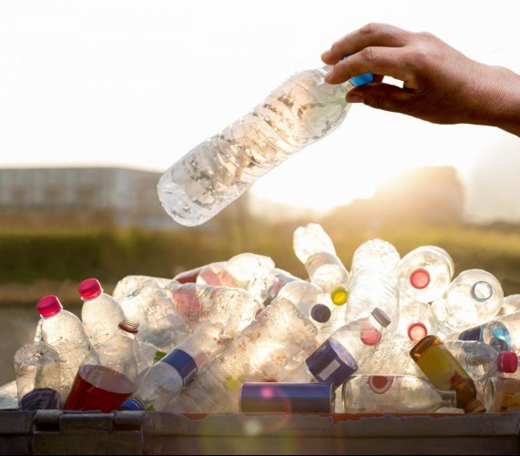 Kaucja za plastikowe butelki pomoże Wodociągom i środowisku? Fot. Bignai/Shutterstock