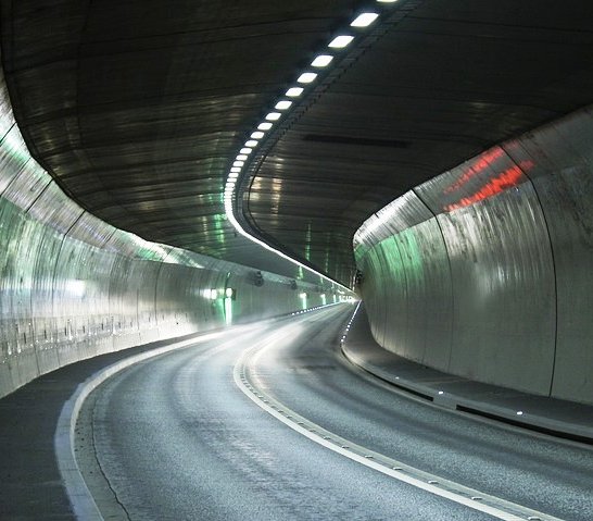 Ekspert: tunel pozwala zachować charakter miejscowości. Fot. Shireen_ch/Pixabay