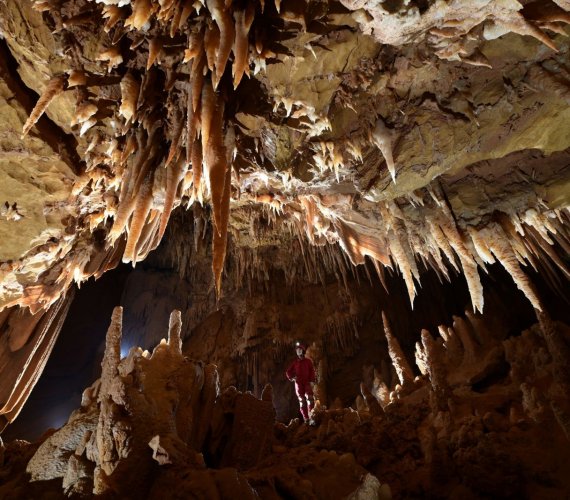 Francja: Jaskinia krasowa na trasie drążenia tunelu Galerie des Janots./ Fot. The Robbins Company
