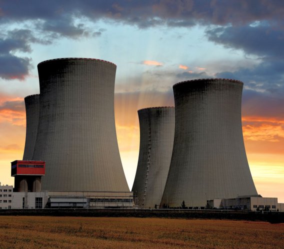 PKN Orlen odcina się od informacji o budowie elektrowni atomowej. Fot. Vaclav Vorlab/Shutterstock