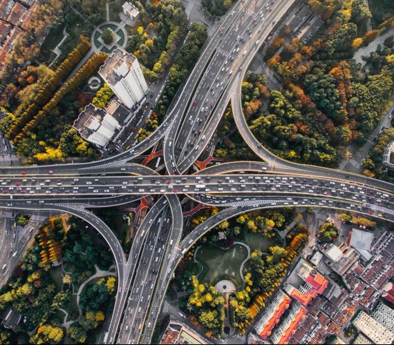 Sfinansowane zostaną zarówno projekty niewielkie, jak i budowa autostrad. Fot. pxhere.com