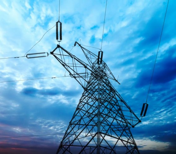 Kiedy padnie nowy rekord zapotrzebowania na energię elektryczną? Upalna pogoda pozwala spodziewać się, że już niedługo. Fot.  gui jun peng/Shutterstock