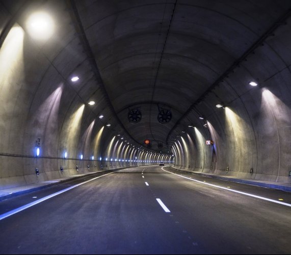 Tunel pod Odrą w Policach ma mieć 1,7 km długości i ma zostać wydrążony na głębokości około 8–10 m. Fot. Marxstudio/Shutterstock
