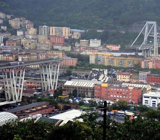 Katastrofa budowlana we Włoszech, runął wiadukt drogowy. Fot. Twitter