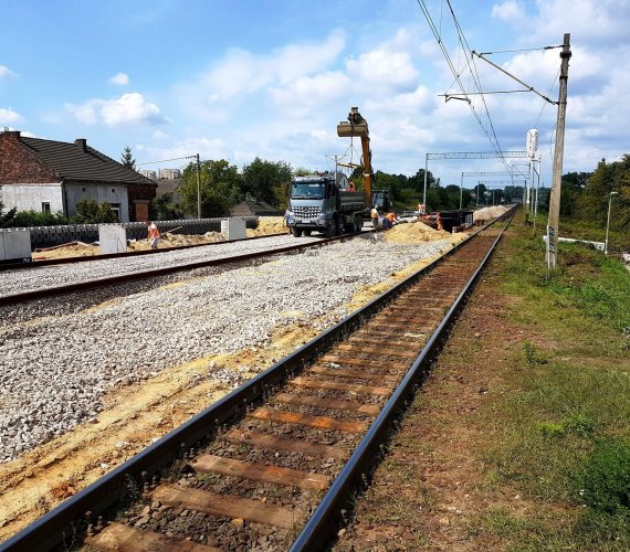 Na kolejowej trasie Kraków Płaszów–Kraków Bieżanów budowany jest trzeci tor. Fot. PKP PLK