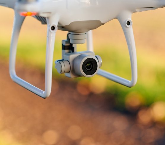 Zastosowanie dronów w górnictwie to coraz częstsze rozwiązanie stosowane w kopalniach. Fot. plantic / Shutterstock