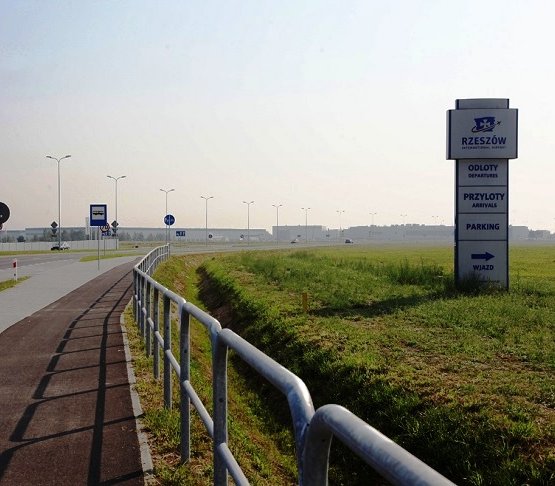 Rzeszów-Jasionka: gotowa jest tzw. droga lotniskowa. Fot. UMWP