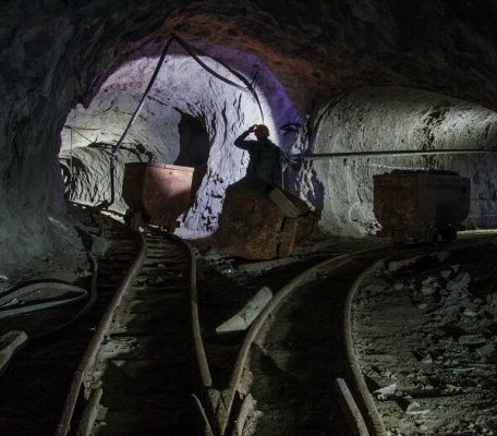  W KWK Zofiówce wydobywanych jest około 10,3 tys. ton węgla kamiennego na dobę. Fot. deadmeat243 / Shutterstock