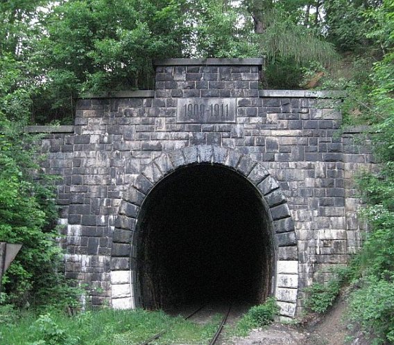 Tunel pod Małym Wołowcem, jeden z najdłuższych tuneli wykonanych w Polsce metodą drążenia. Fot. Mateusz Małkowski/Wikimedia Commons