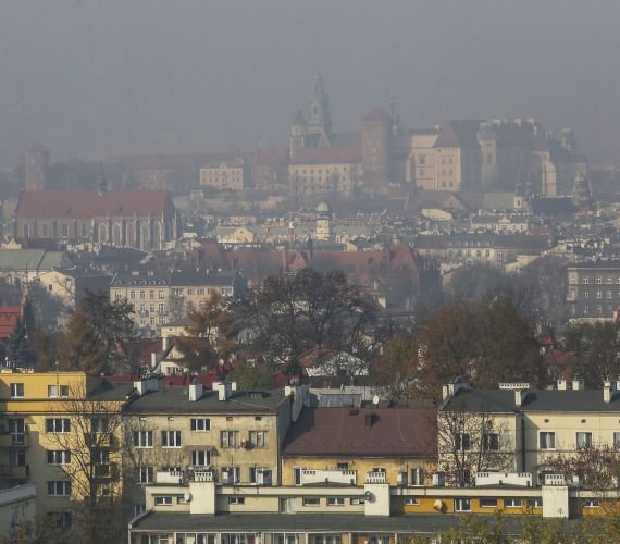 Kraków w smogu. Fot. BeeZeePhoto/Shutterstock