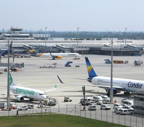 Jak zbudować odwodnienie lotniska? Fot. Nicolas Economou/Shutterstock