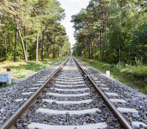 PKP PLK podtrzymały pierwotny wybór wykonawcy linii kolejowej Podłęże–Piekiełko. Fot. marek_usz / Shutterstock