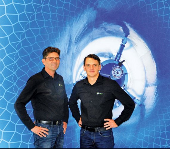Od lewej: Stephan Raab, Krzysztof Lisik z firmy SAERTEX multiCom