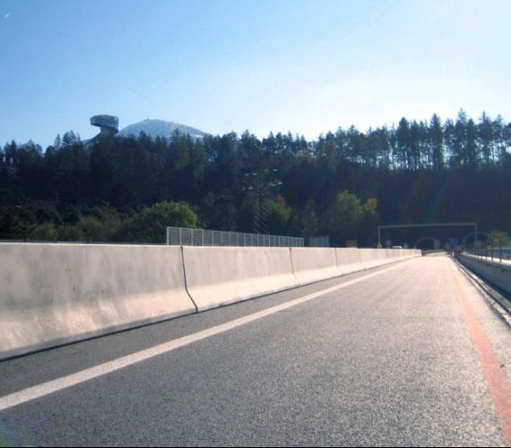 Drogowe betonowe bariery ochronne – inwestycja w bezpieczeństwo