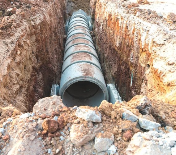 Budowa kanalizacji w Mogilanach. Fot. Pomchathong007/Adobe Stock